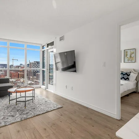 Beautiful 2 Bedroom Downtown Toronto Condo